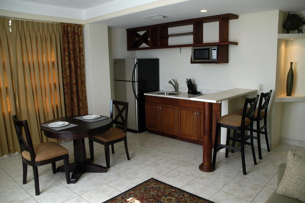 Altos De Fontana Hotel Managua Szoba fotó